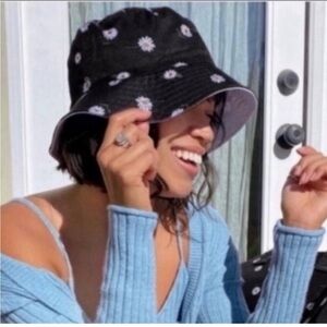 Alice & Olivia Black Floral Print Reversible Bucket Hat NWT